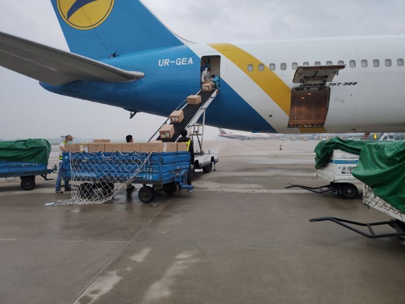 我司佳利達物流正在進行空運裝機